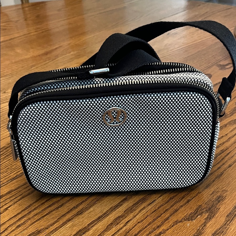 Lululemon crossbody camera bag